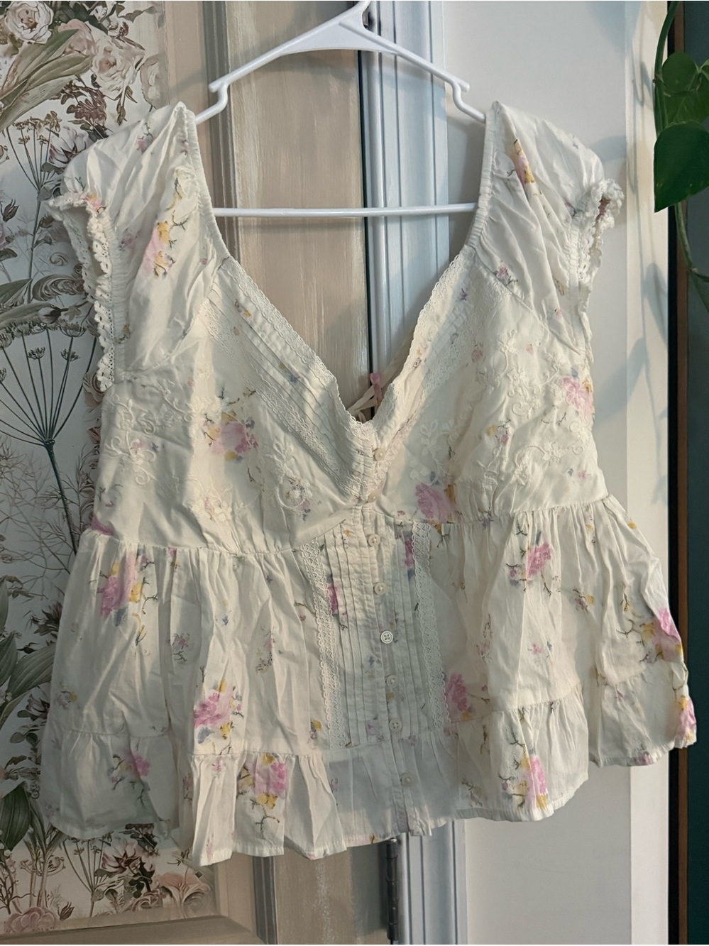 Universal Thread Cream Floral Ruffle V-Neck Camisole